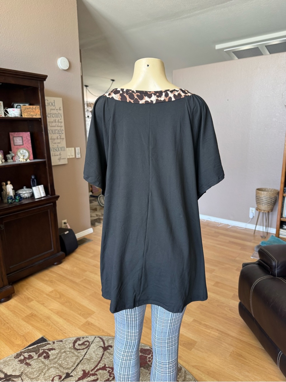 Boutique black short sleeve blouse w/leopard trim-size XXXL - Picture 2 of 9